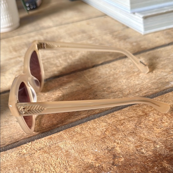 KREWE Jena Blonde Sunglasses with Mirrored Lenses - Picture 8 of 13